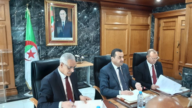 اجتماع تنسيقي بين 3 وزارات لمتابعة مشروعي الحديد لغار جبيلات والفوسفات المدمج