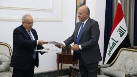 بالفيديو.. لعمامرة يُستقبل في بغداد من طرف الرئيس العراقي برهم صالح