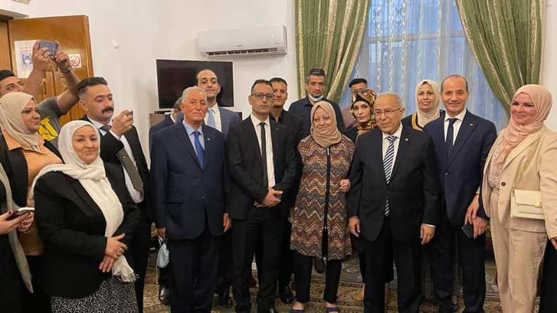 لعمامرة يلتقي بأفراد من الجالية الجزائرية المقمية بالعراق