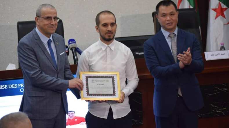 بن زيان يشرف على تكريم “المتميّزين” في الجامعة الجزائرية