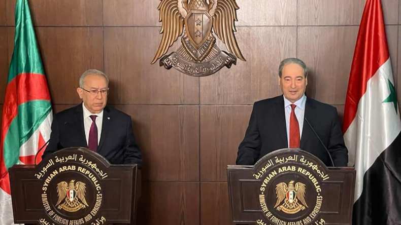 لعمامرة يجري محادثات ثنائية على انفراد مع نظيره السوري