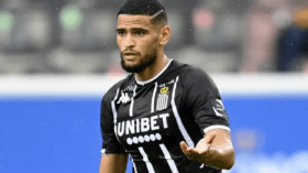 آدم زرقان اللاعب المنقذ