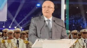 الوزير الأول: “الله أكبر على الجزائر.. على جيش الجزائر.. على رئيس الجزائر”