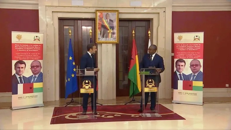 POLEMIQUE: Macron demande au président bissau-guinéen d’enlever sa veste!
