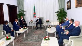 موتسيبي: الرئيس تبون طمأنني والجزائر بلد عظيم