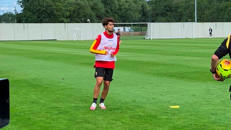 دولي جزائري يُجري تجارب في دورتموند