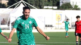 دولي جزائري يخوض أوّل مباراة مع أكابر ليون