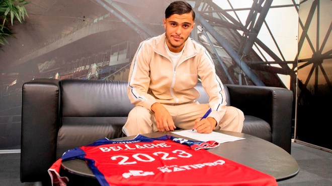 أوّل عقد احترافي لِدولي جزائري