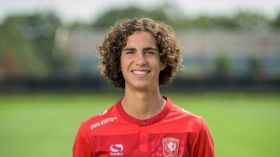 زروقي يتنافس على جائزة أجمل هدف