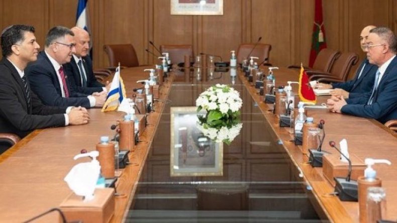 بعد الانبطاح السياسي.. مباراة ودّية بين أواسط المغرب والصهاينة