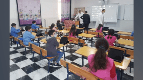 مواصلة تجهيز المدارس الابتدائية باللوحات الالكترونية