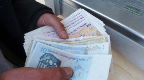 الدينار التونسي ينتعش بعد إعلان فتح الحدود