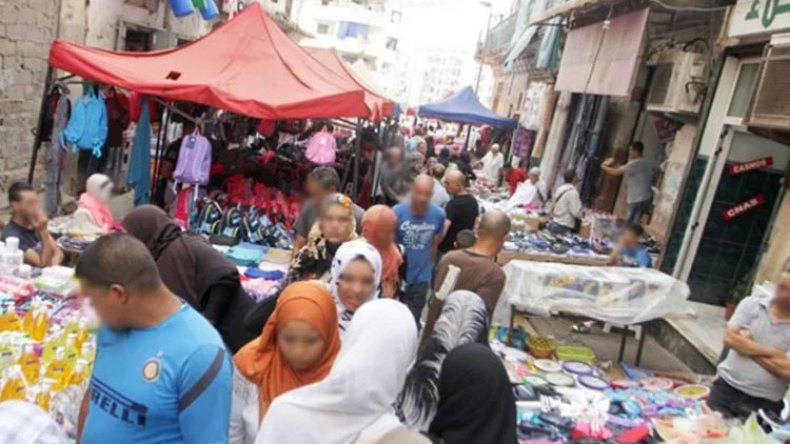 تجار “شارع دبي” بالعلمة يستعدون لاستقبال المتسوقين التونسيين