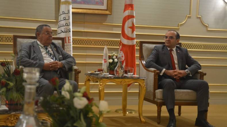 الجزائر تقود الوفد البرلماني العربي لمتابعة استفتاء تونس