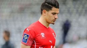 مستقبل فرحات على المحك بسبب محيطه