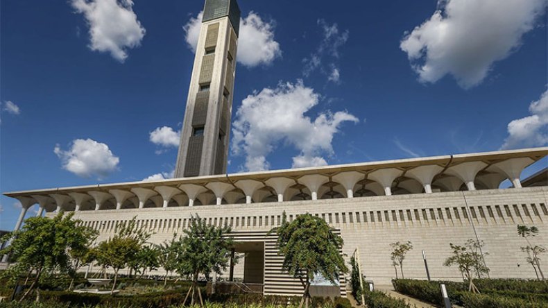 جامع الجزائر يمحو آثار “لافيجري”