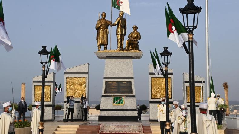 بالصور.. الرئيسان تبون وسعيد يدشنان معلم الحرية بسيدي فرج