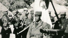 سلاحٌ من حرفين