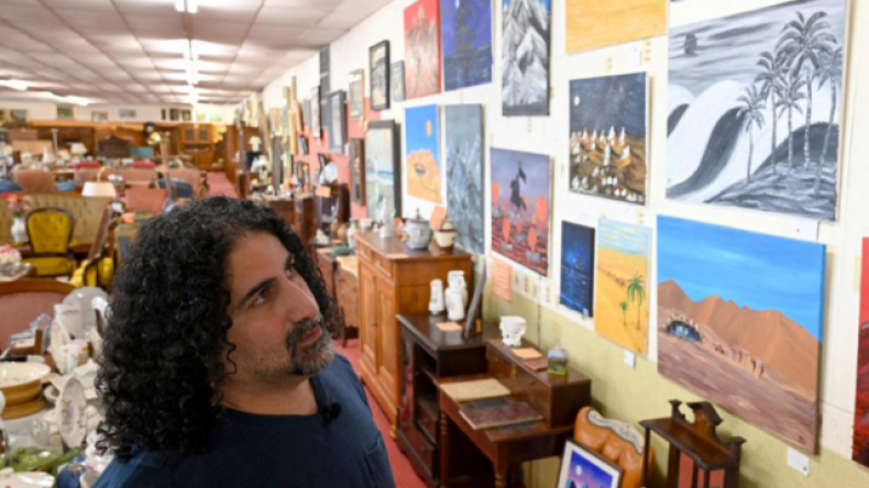 Le fils de Ben Laden expose de nouvelles toiles a Paris