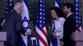 بين المغنية دايان والأميرة مَيْ