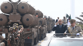 استعراض عسكري ضخم بمناسبة ستينية الاستقلال