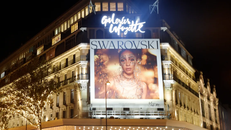 فرنسا: حظر الإعلانات المضيئة ليلا لتقليل استهلاك الكهرباء