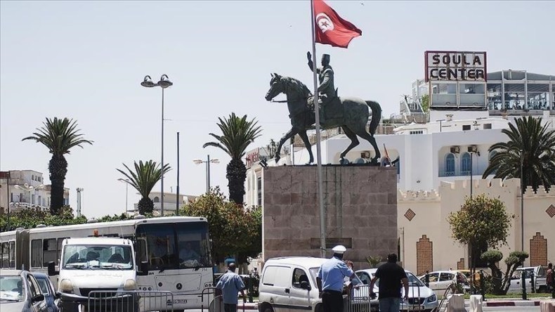 محلّل سياسي يعتذر بسبب عبارة “تونس ولاية جزائرية”