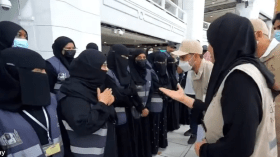 إطلاق لقب “أم المتطوعين” على طبيبة متقاعدة خلال موسم الحج (فيديو)