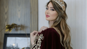 أثارت ضجة.. ملكة جمال إفريقيا تنظف “الدوارة” بالتاج والكاراكو!