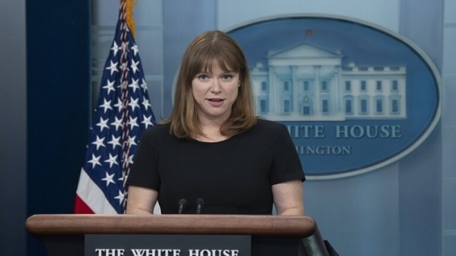 استقالة مديرة مكتب الإعلام في البيت الأبيض بسبب زوجها وأطفالها!