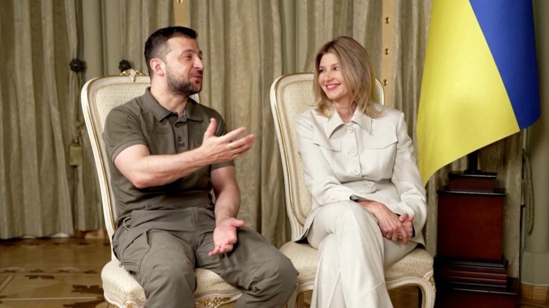 شاهد.. الرئيس الأوكراني يعتذر لزوجته في برنامج تلفزيوني