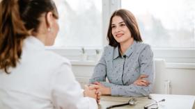 منها الشخير والتوتر.. 10 أعراض صحية لا يجب على المرأة تجاهلها! 