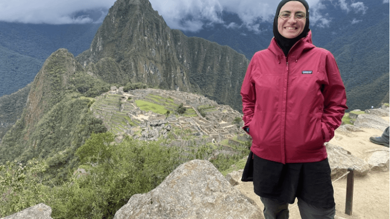 تعرف على المقدسية المحجبة التي تسلّقت 4 قمم عالمية وتصبو نحو إيفرست