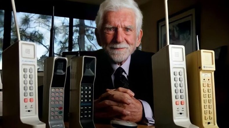 بالفيديو.. مخترع الهاتف المحمول ينصح بتركه والاستمتاع بالحياة!