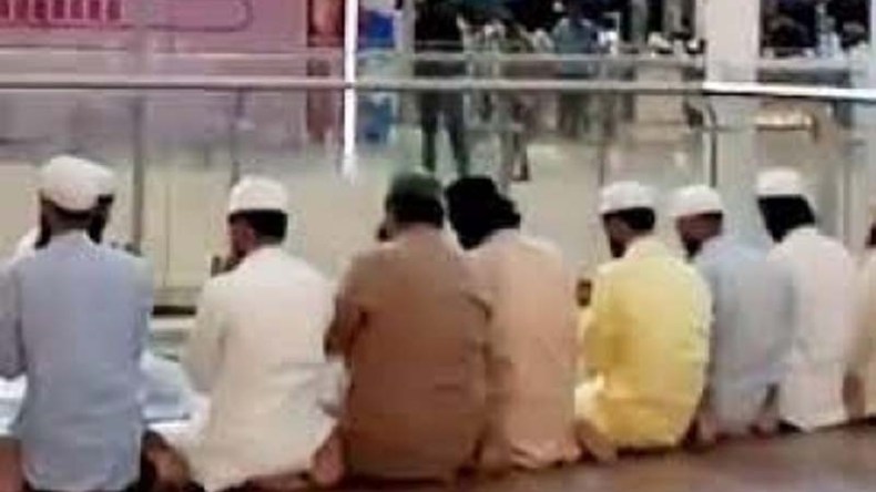 الهند.. ملاحقة مسلمين أدوا الصلاة في مركز تجاري