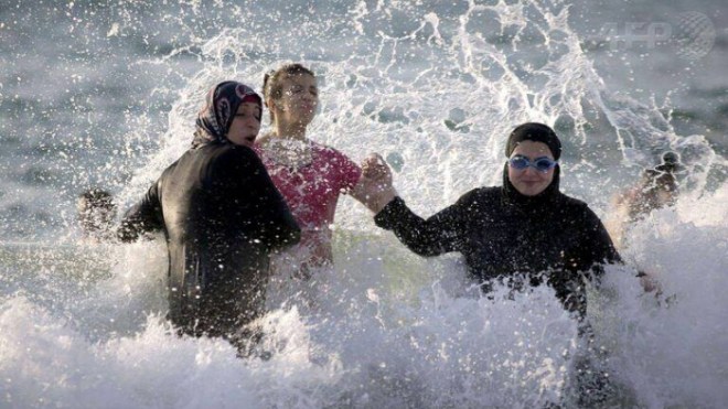 شاطئ خاص للنساء في بولوغين بالعاصمة