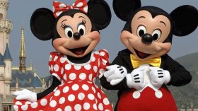 ديزني تهاجم براءة الأطفال بمحتوى فاضح عن المثلية الجنسية!