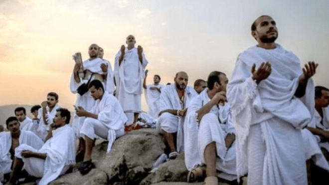 صحة حديث صيام يوم عرفة.. إمام الحرم المكي السابق يحسم الجدل