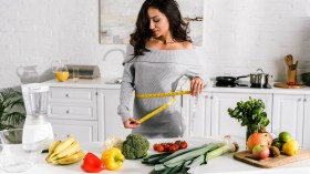 العلاج بالأنظمة الغذائية يتحدى الأدوية الكيميائية ويصارع المكملات