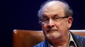 جزائريون في خدمة الآياتِ الشيطانية!