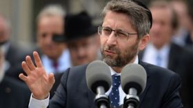 الحاخام حاييم كورسيا لن يرافق ماكرون في زيارته إلى الجزائر