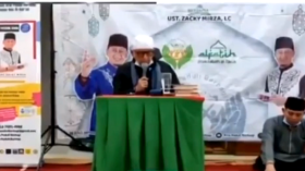 وفاة داعية إندونيسي أثناء نطق الشهادتين.. ما حقيقة الفيديو؟