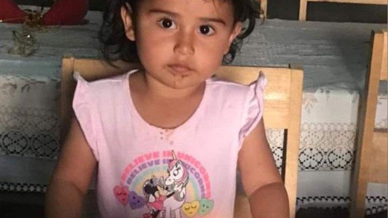 طفلة تستيقظ في جنازتها وهذا ما لاحظته أمها