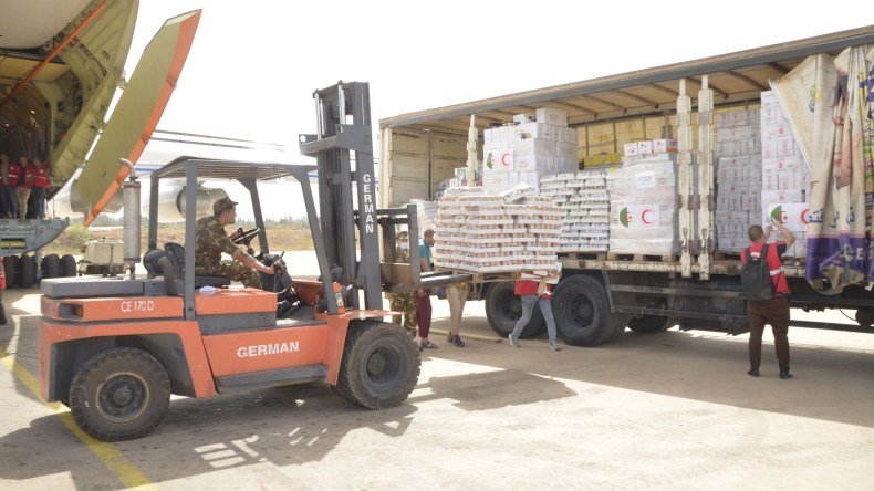 الجزائر ترسل مساعدات إنسانية إلى موريتانيا