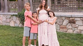 أمريكية أنجبت مجموعتين من التوائم في حالة لا تحدث إلا نادرا