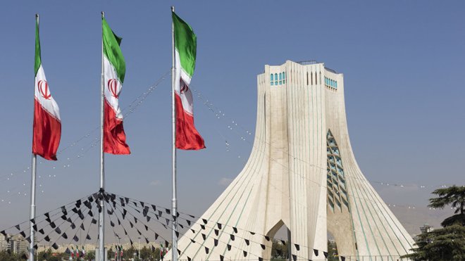 ثلاثة إيرانيين بينهم امرأة ينتظرون حكما بفقء العين