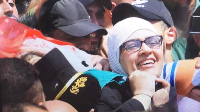 بالزغاريد وابتسامة عريضة.. هكذا ودعت والدة الشهيد إبراهيم النابلسي ابنها