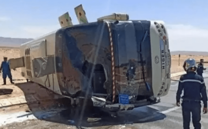 5 morts et 17 blessés dans un renversement d’un bus a Skikda