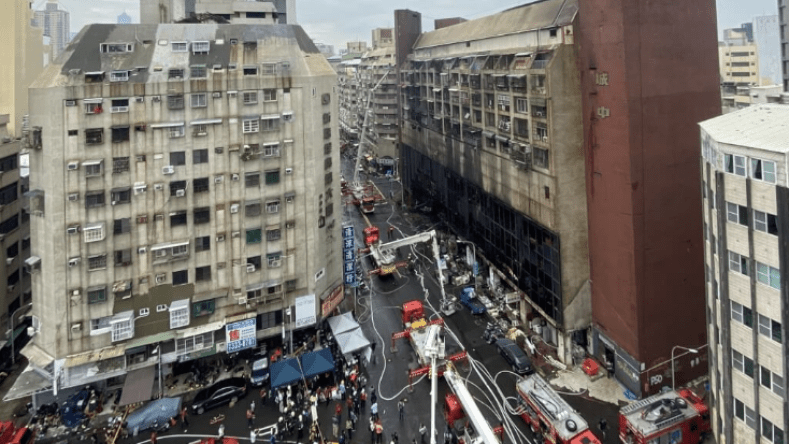 امرأة أحرقت مجمعا سكنيا بعود طارد للبعوض لهذا السبب