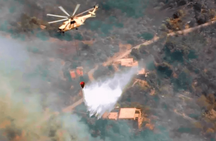 Engagement d’hélicoptères de l’ANP dans les opérations d’extinction des feux de forêts au Mont Chenoua